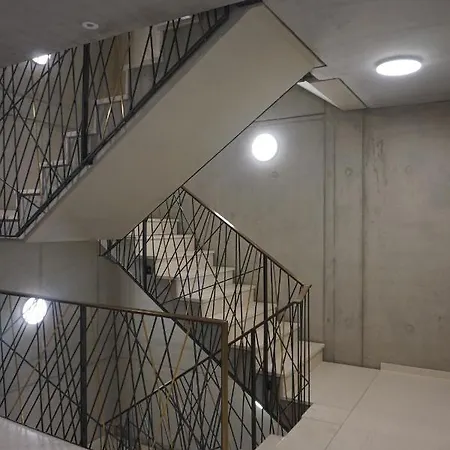 Schoenes Neubau Serviced-apartment Mit Parkplatz Apartment